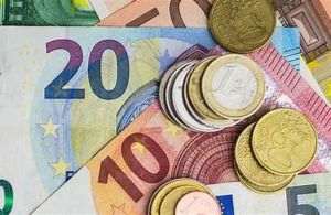 Raport PwC: Investiţii strategice necesare pentru reconstrucţia Ucrainei în agricultură, energie şi minerit